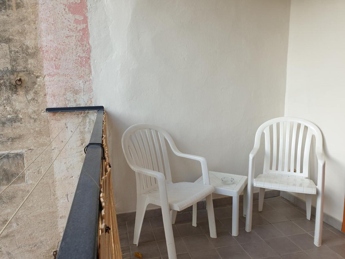 Le Logis De La Tour Lägenhet Avignon Exteriör bild